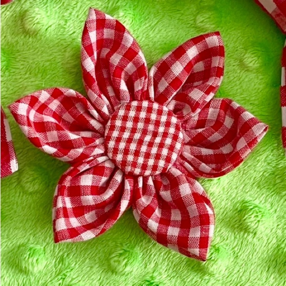 Fabric flowers for pets / dogs